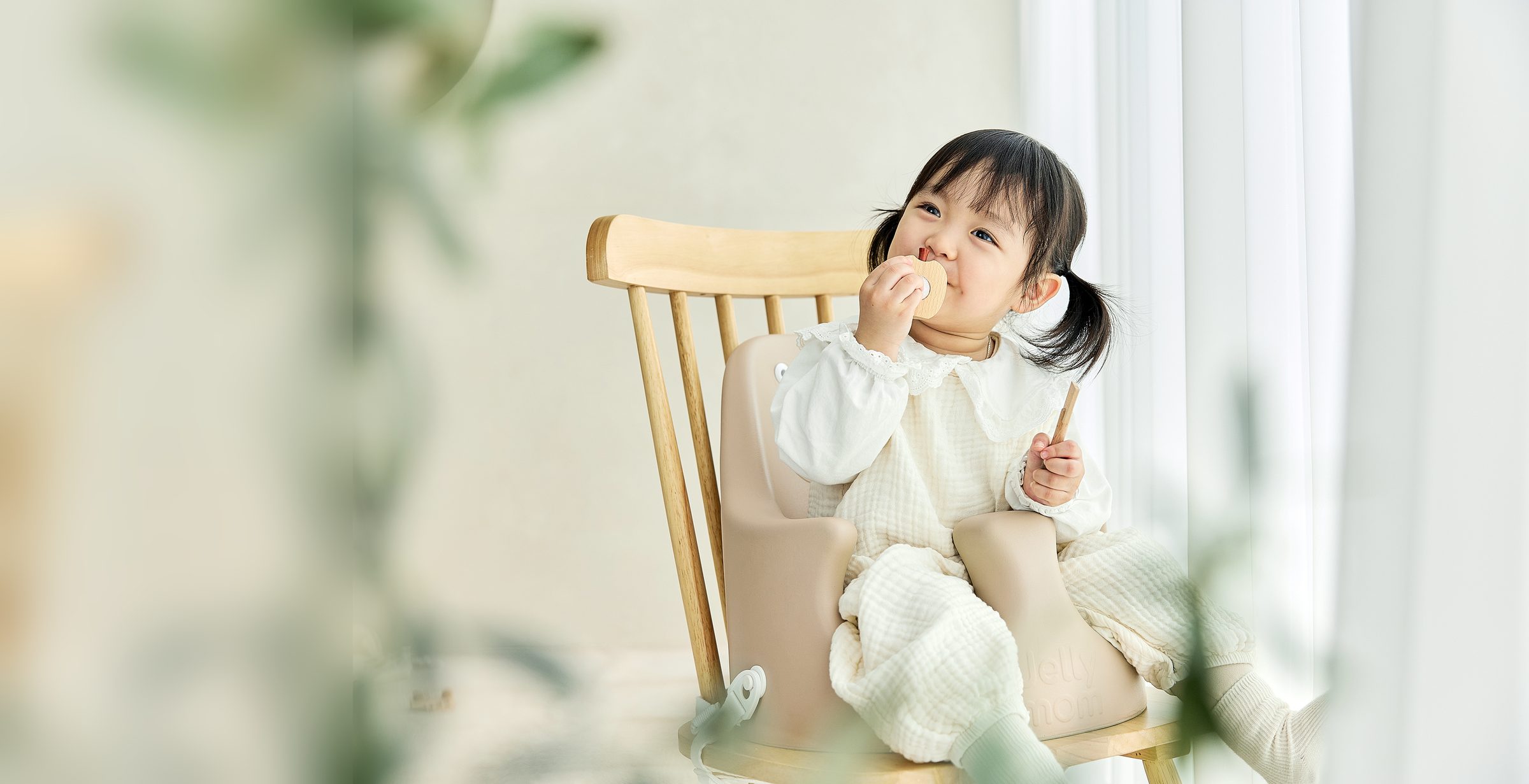 젤리맘 무나체어에 앉은 아기